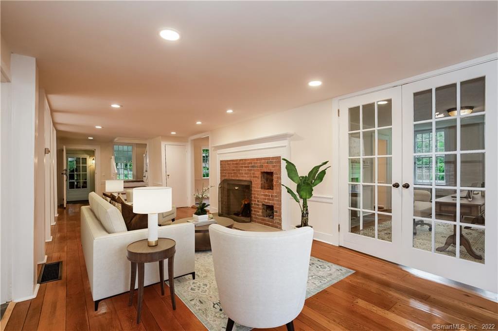 11 West Chestnut Hill Road