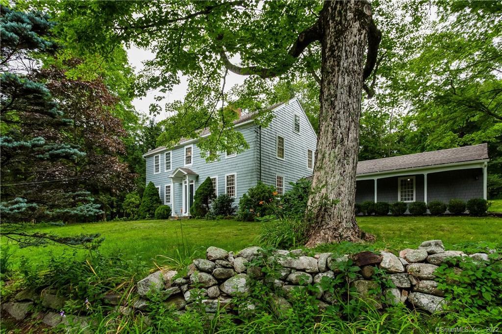 11 West Chestnut Hill Road