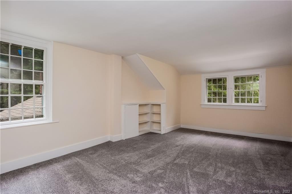 11 West Chestnut Hill Road