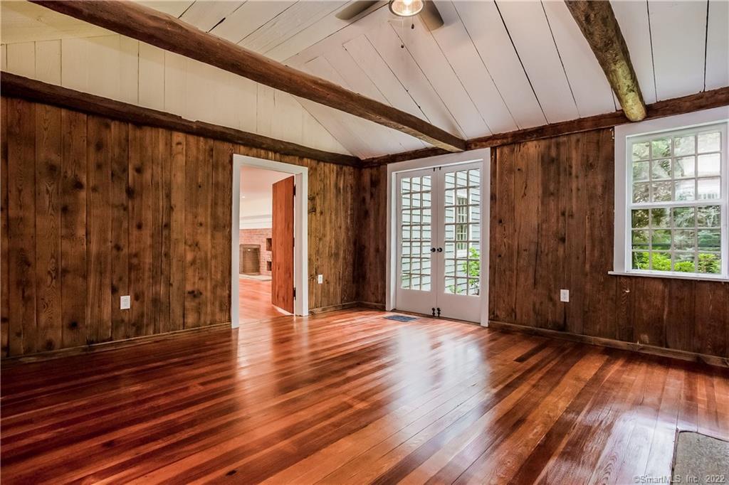11 West Chestnut Hill Road