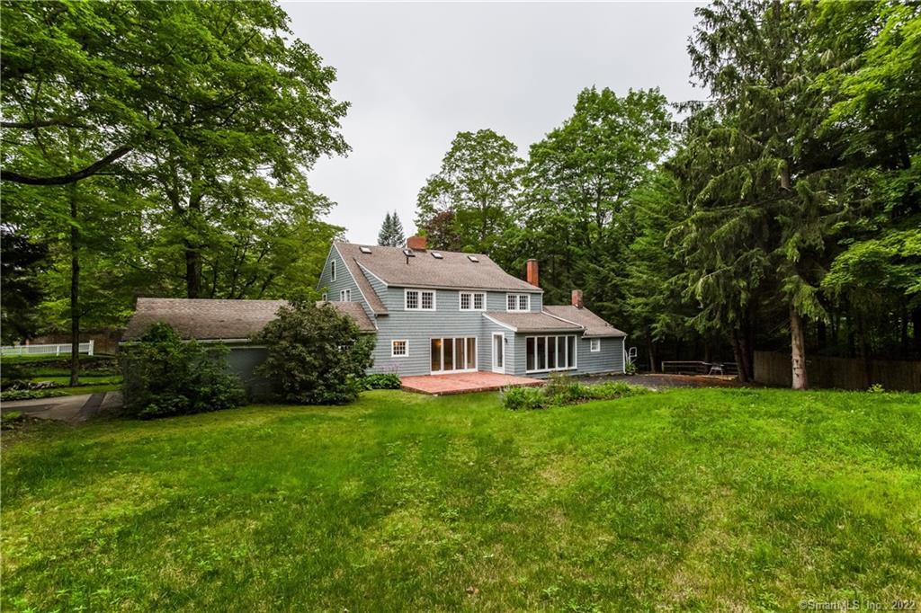 11 West Chestnut Hill Road