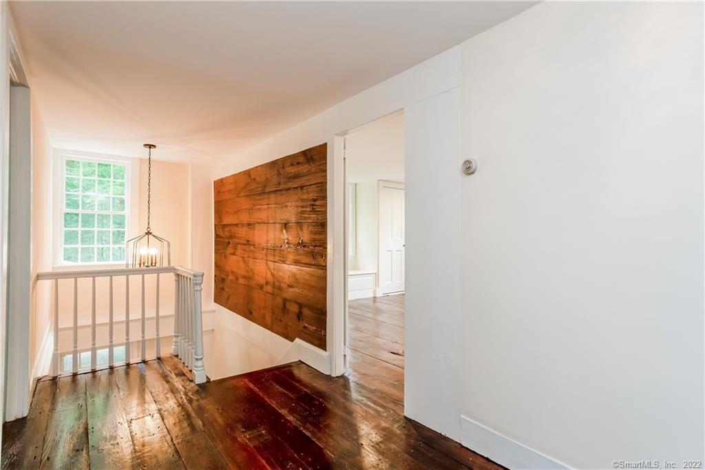 11 West Chestnut Hill Road