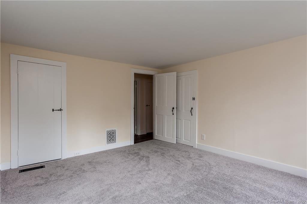 11 West Chestnut Hill Road
