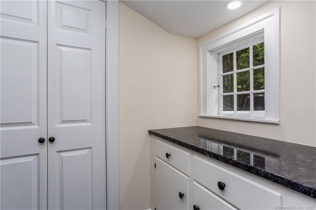 11 West Chestnut Hill Road