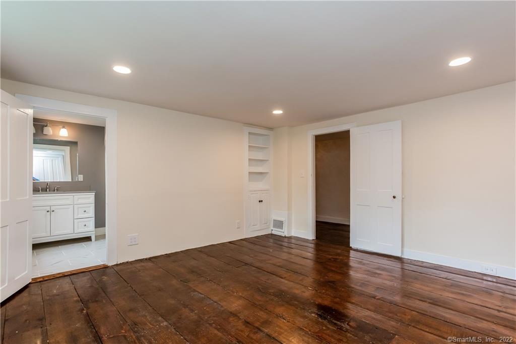 11 West Chestnut Hill Road