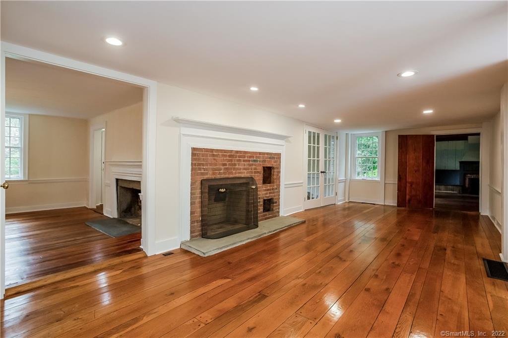 11 West Chestnut Hill Road