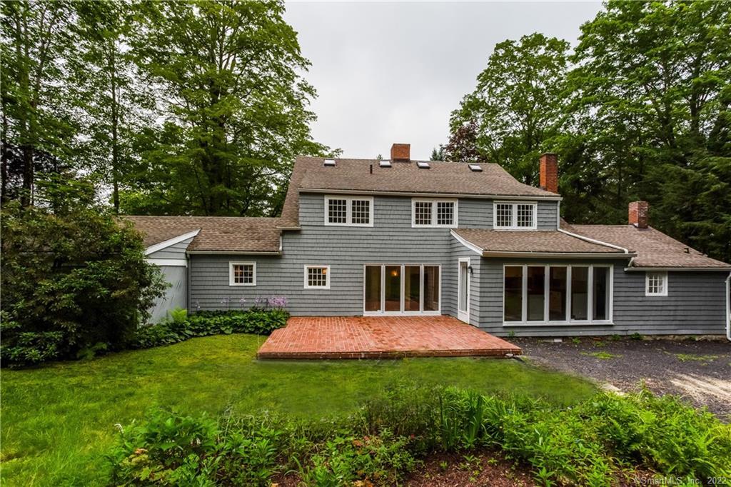 11 West Chestnut Hill Road