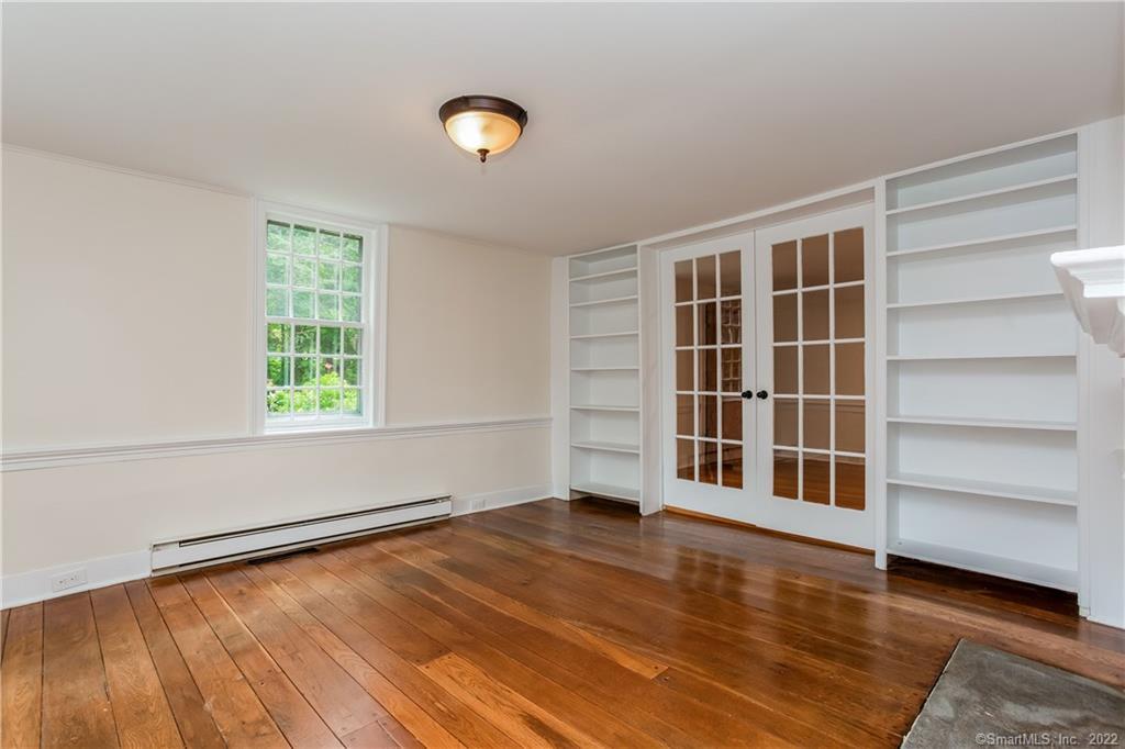 11 West Chestnut Hill Road