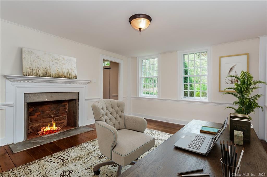 11 West Chestnut Hill Road