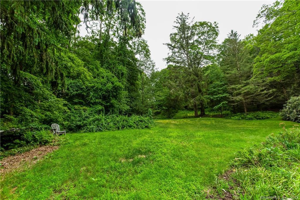 11 West Chestnut Hill Road