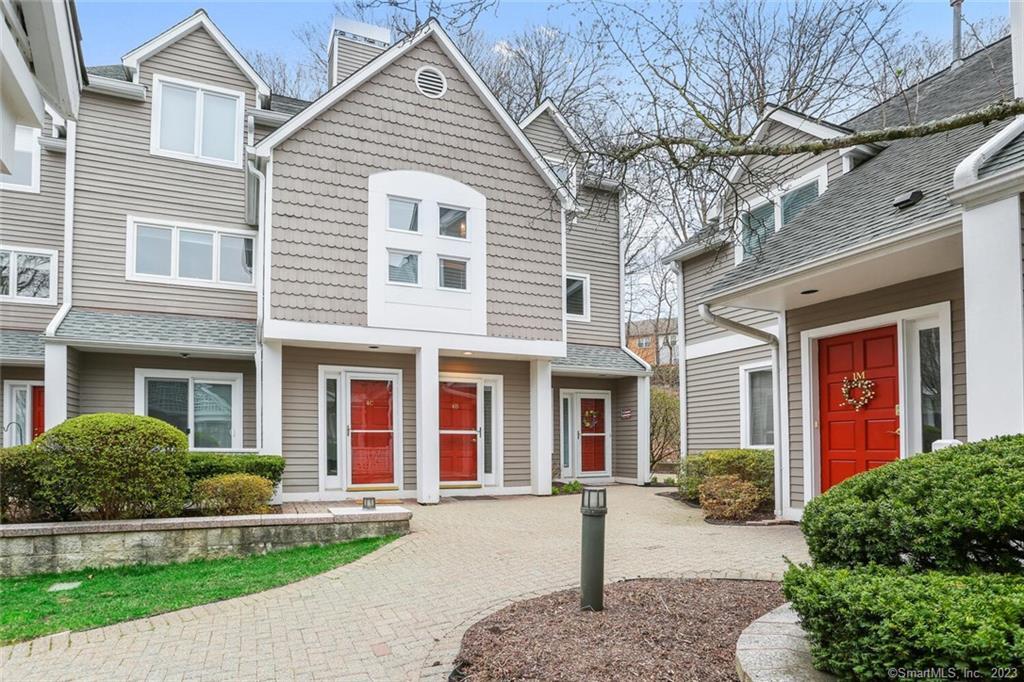 453 East Putnam Avenue 4B