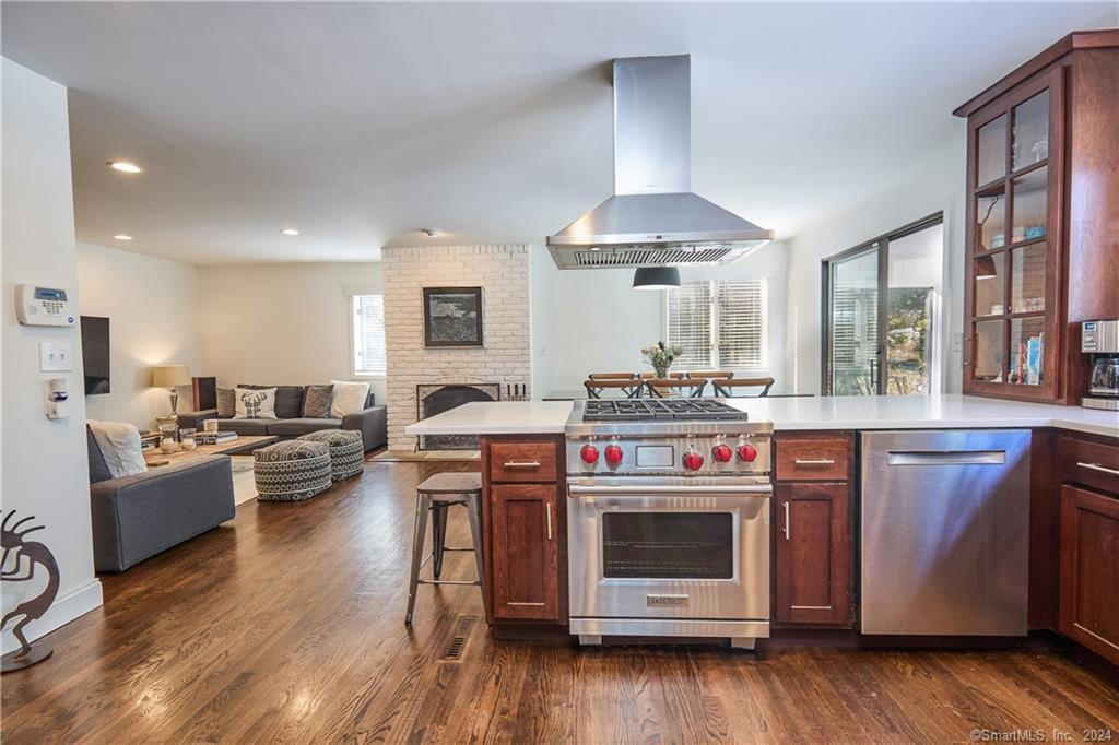 222 Compo Road South