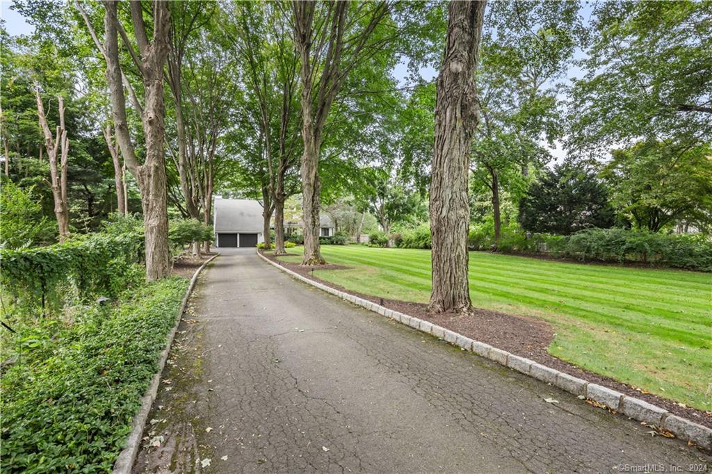 222 Compo Road South