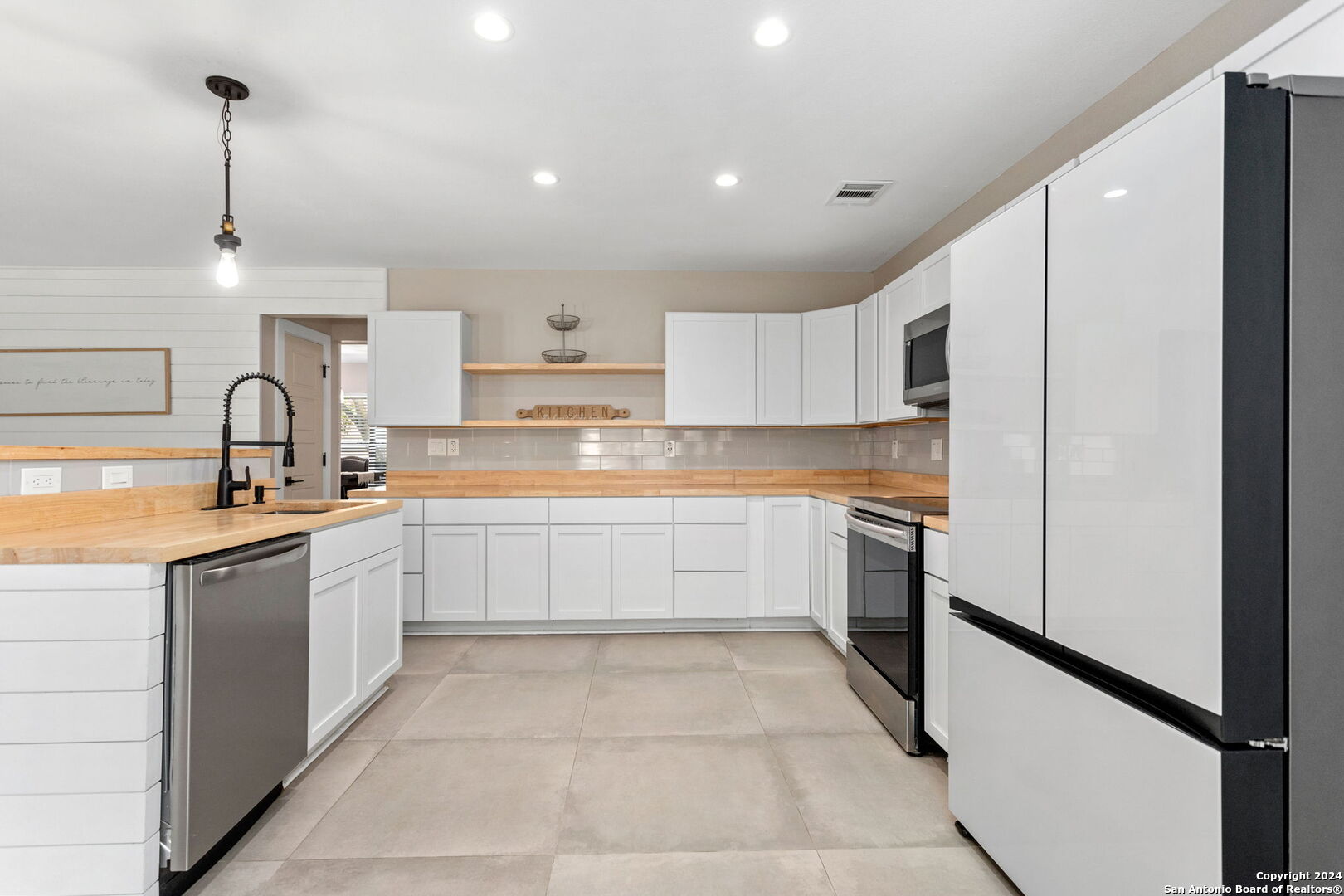 8114 STAGWOOD HL