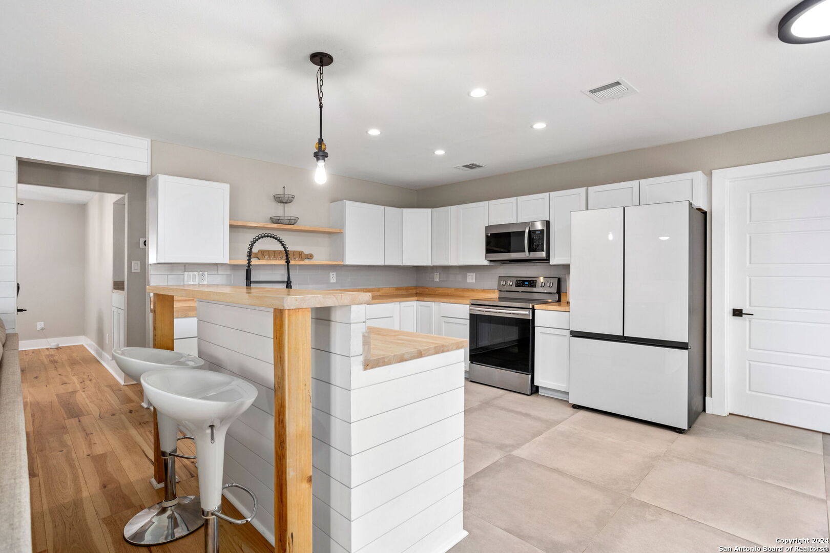 8114 STAGWOOD HL