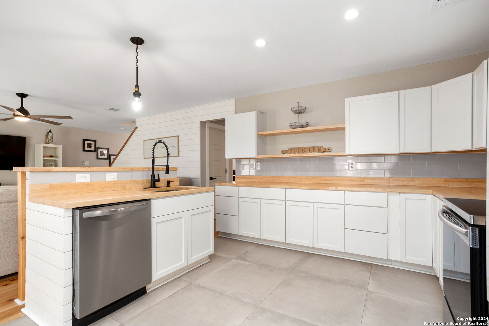 8114 STAGWOOD HL