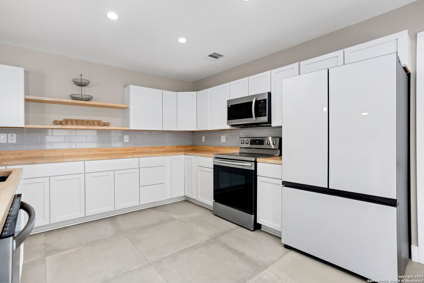 8114 STAGWOOD HL