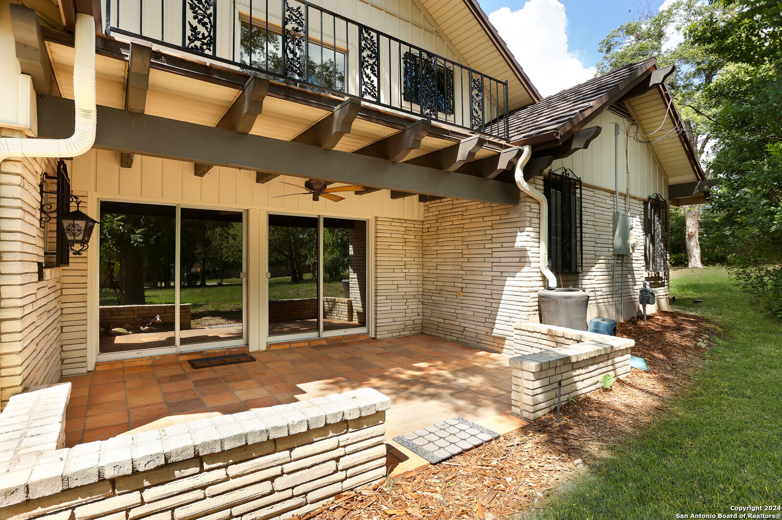 203 Honeysuckle Ln