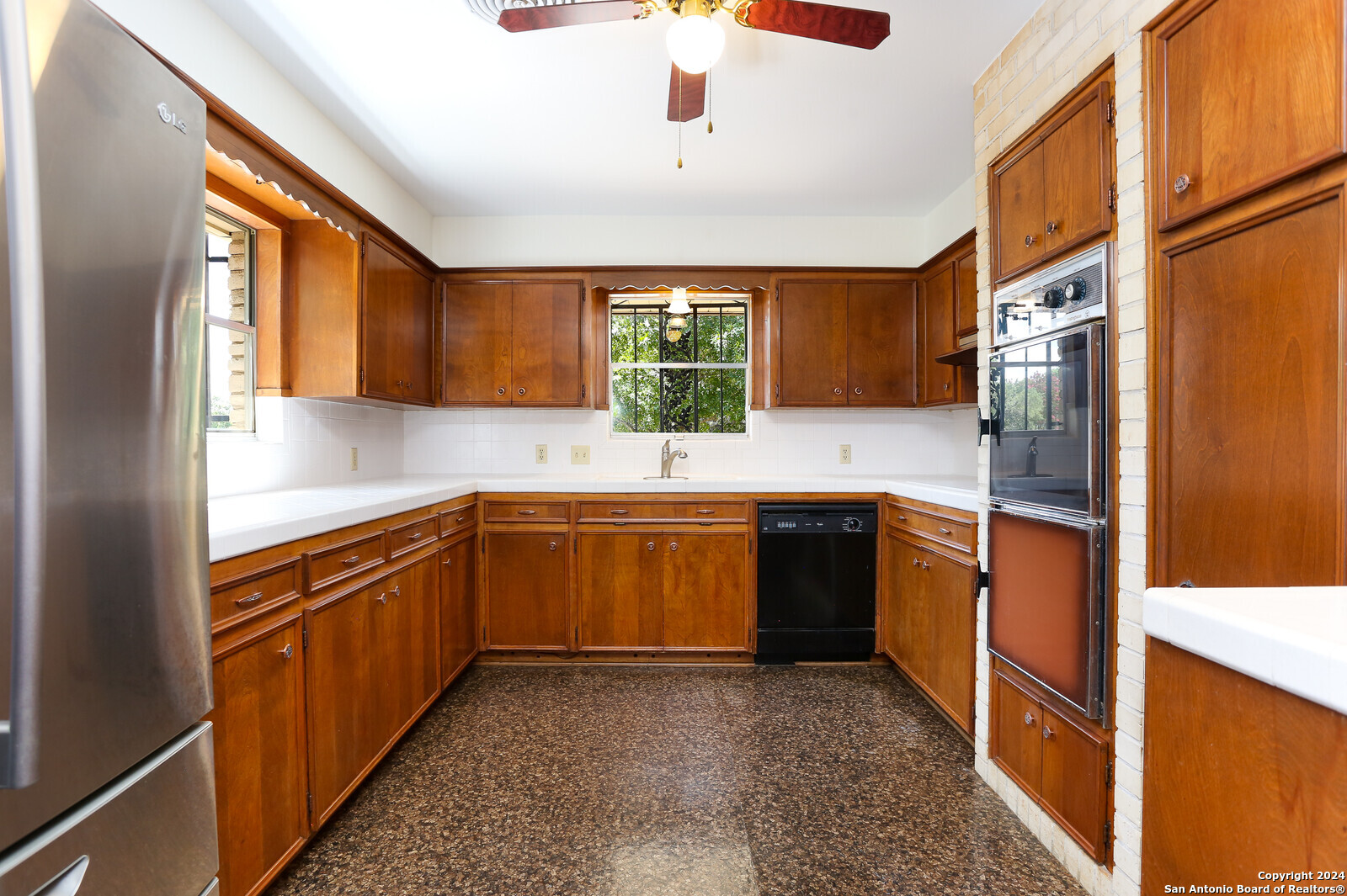 203 Honeysuckle Ln
