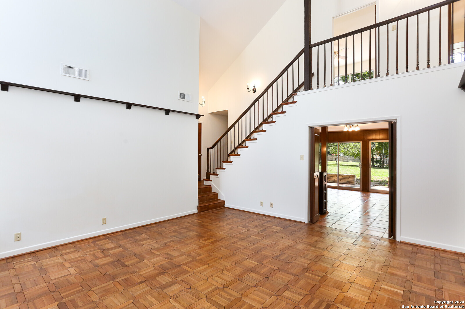203 Honeysuckle Ln