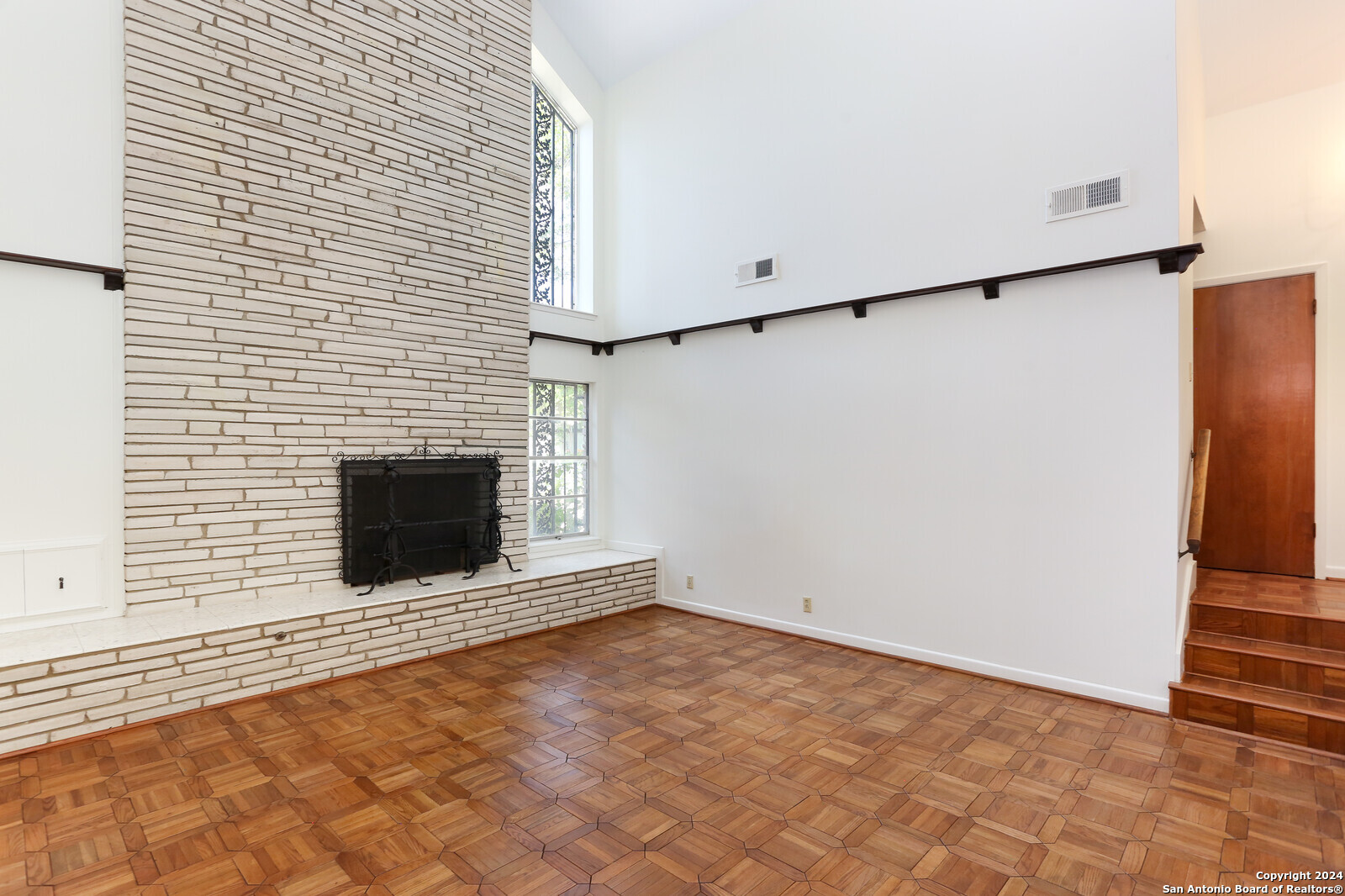 203 Honeysuckle Ln
