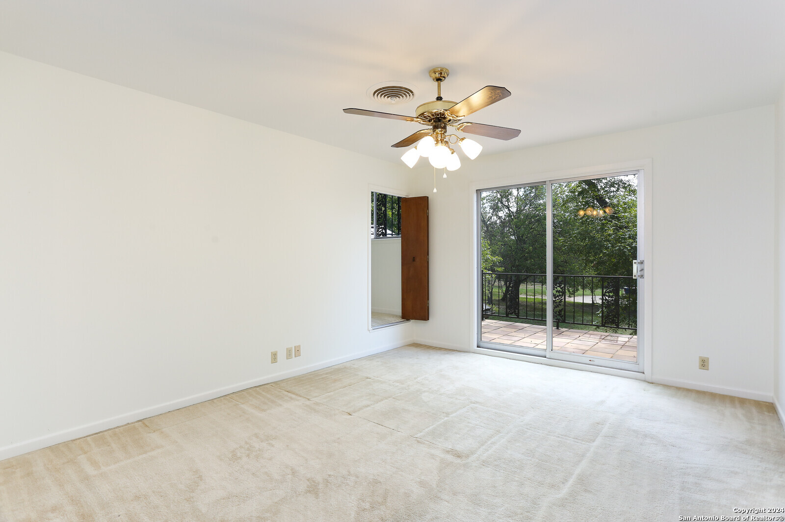 203 Honeysuckle Ln
