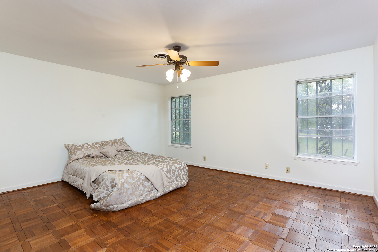 203 Honeysuckle Ln