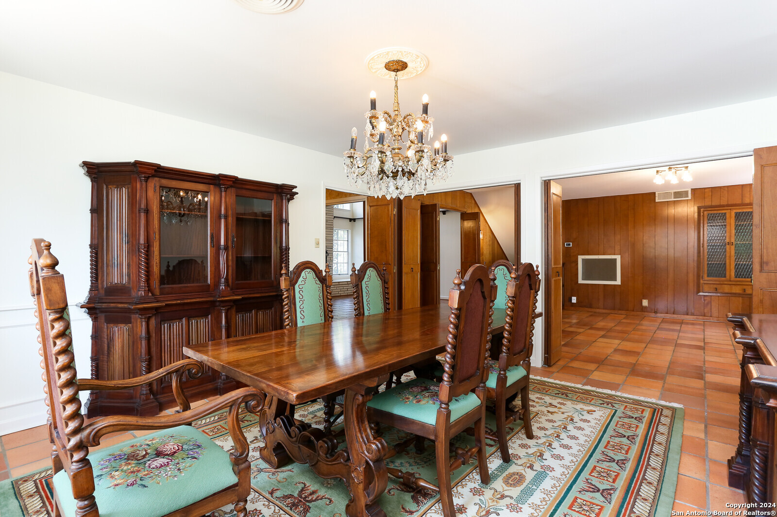 203 Honeysuckle Ln