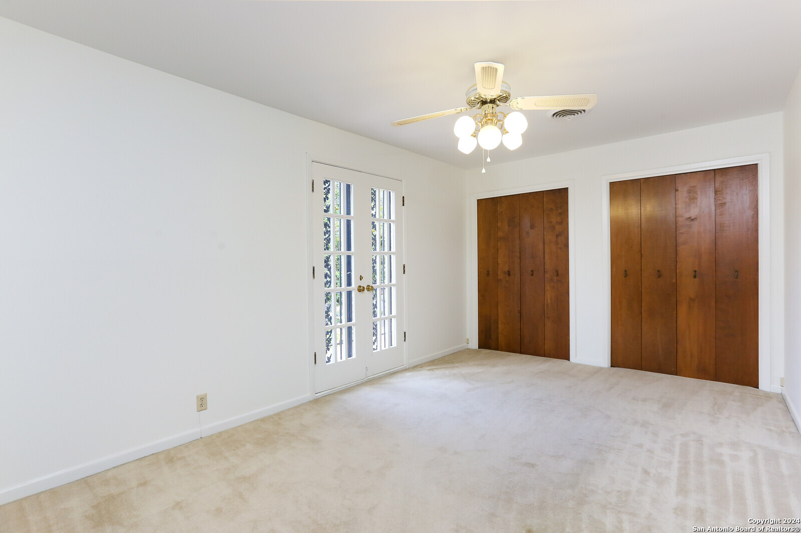 203 Honeysuckle Ln