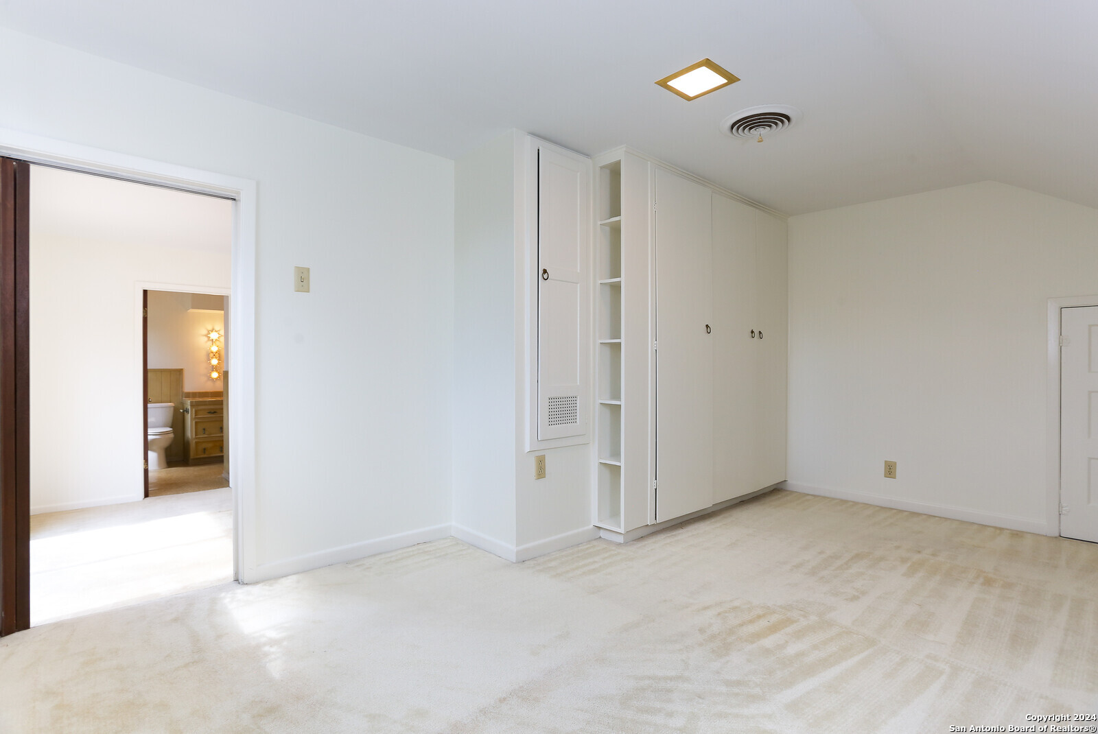 203 Honeysuckle Ln