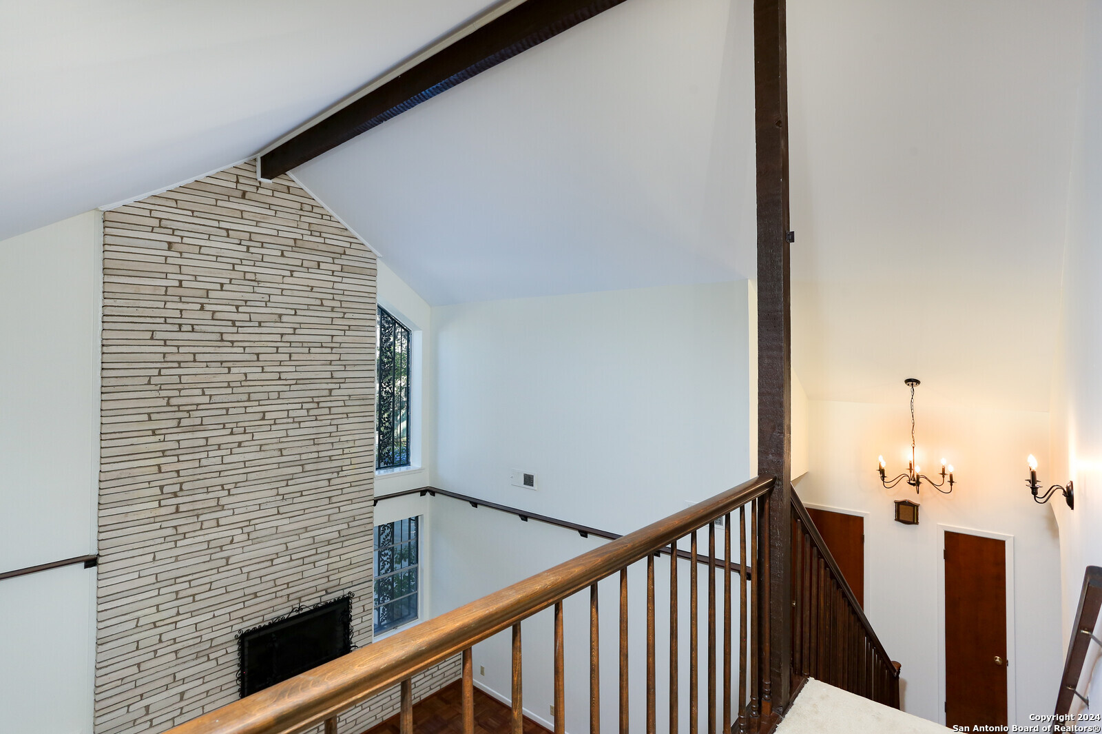 203 Honeysuckle Ln