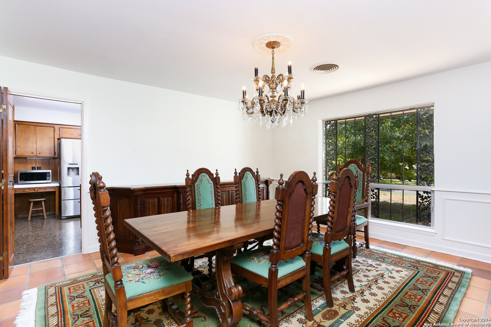 203 Honeysuckle Ln