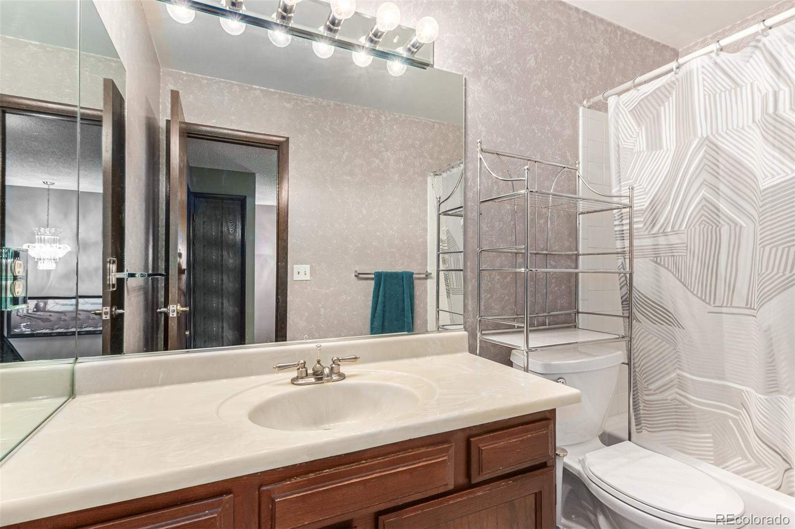 2588 S Vaughn Way Unit: E