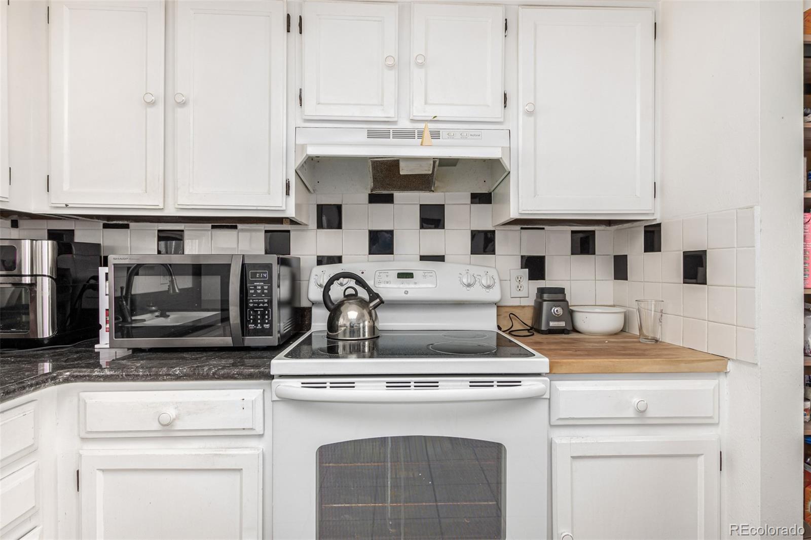 2588 S Vaughn Way Unit: E