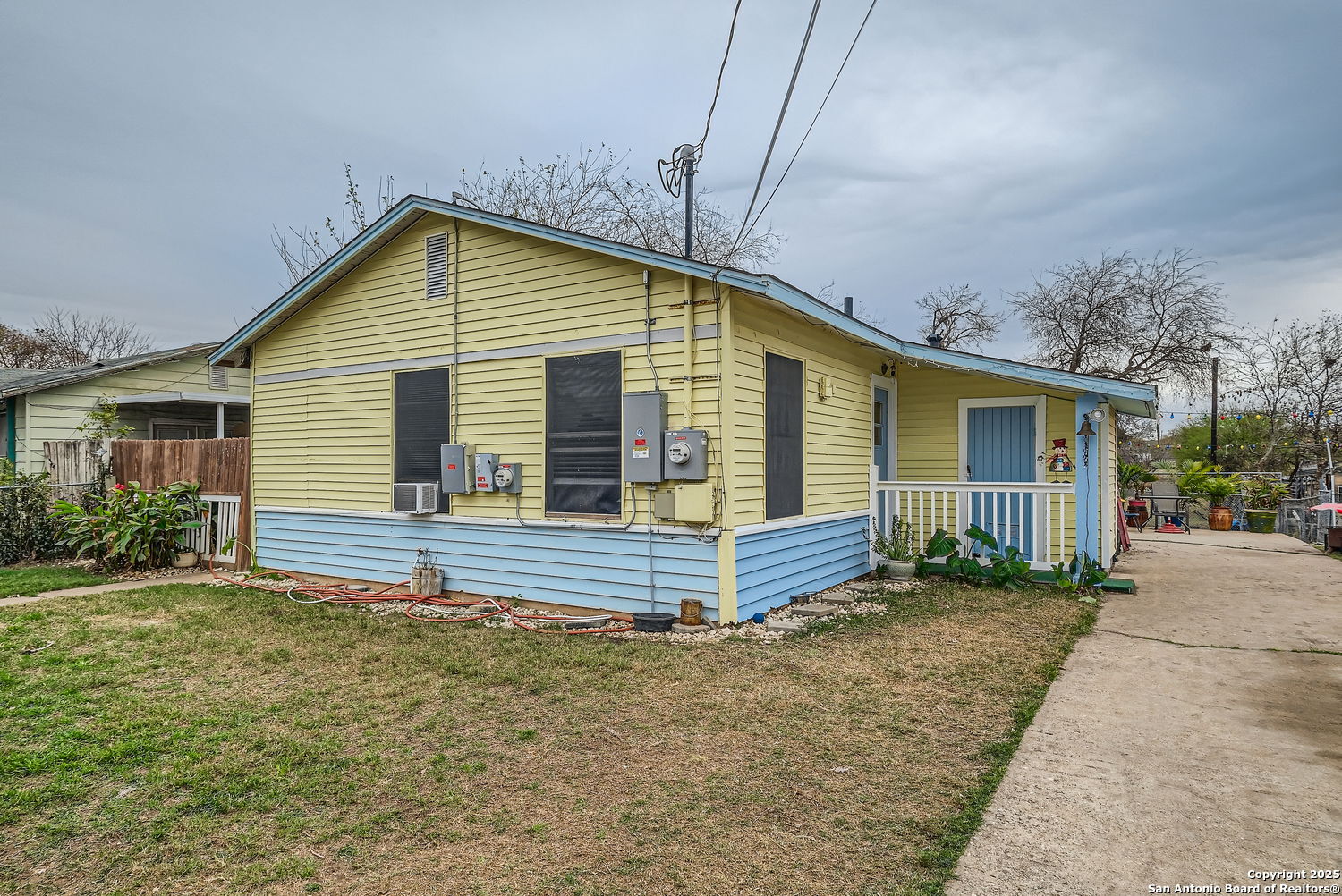 906 SHEMYA AVE