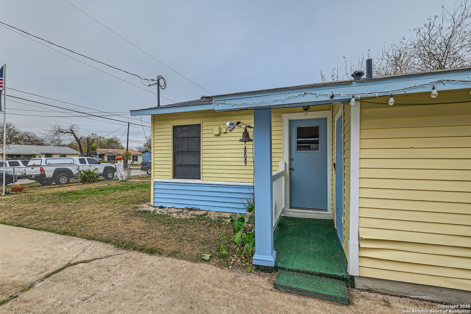 906 SHEMYA AVE