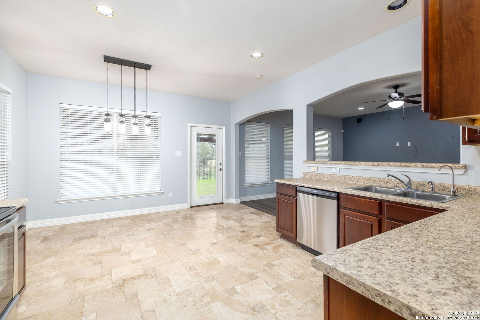 1206 PINNACLE FLS