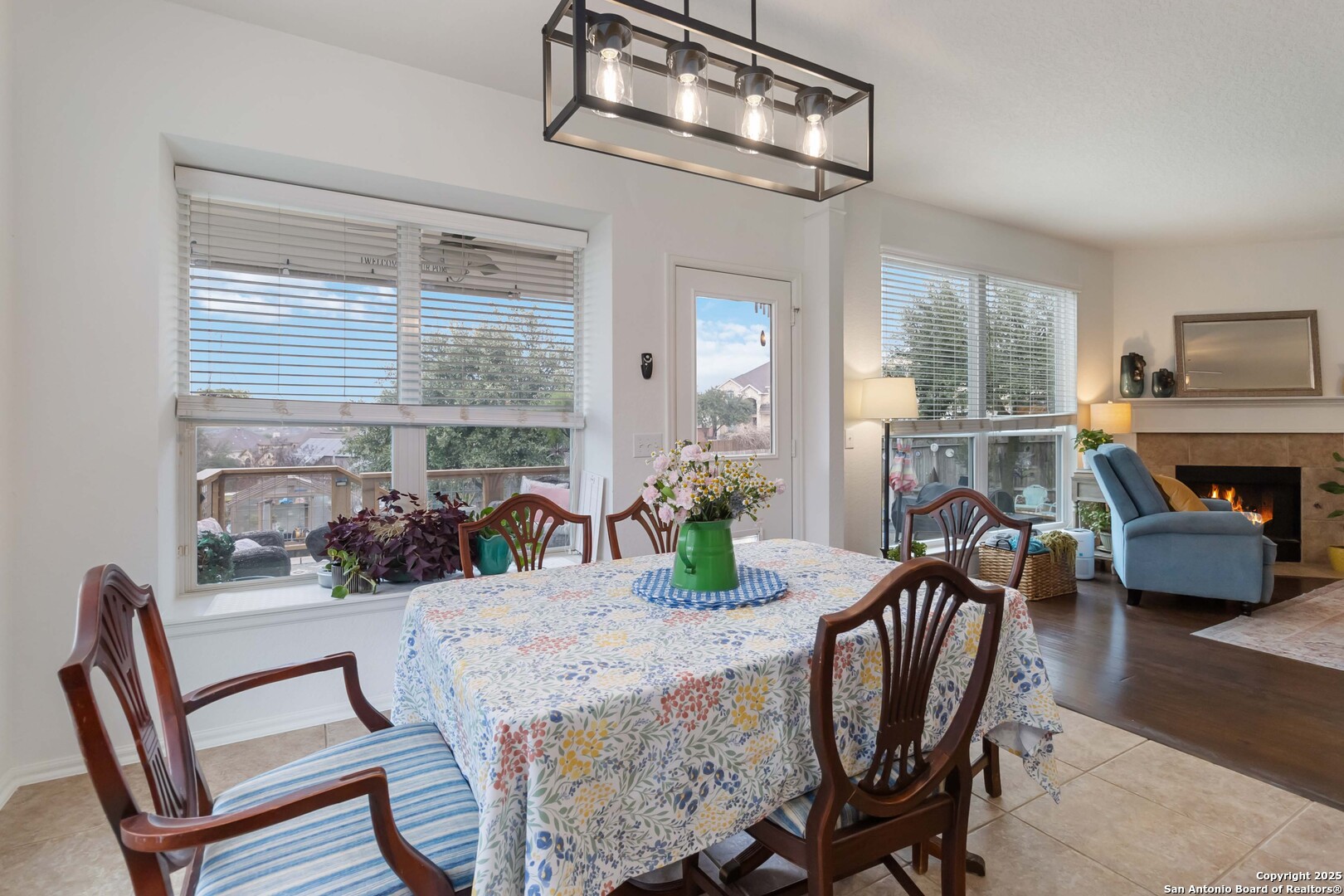 3627 Ashland Cliff
