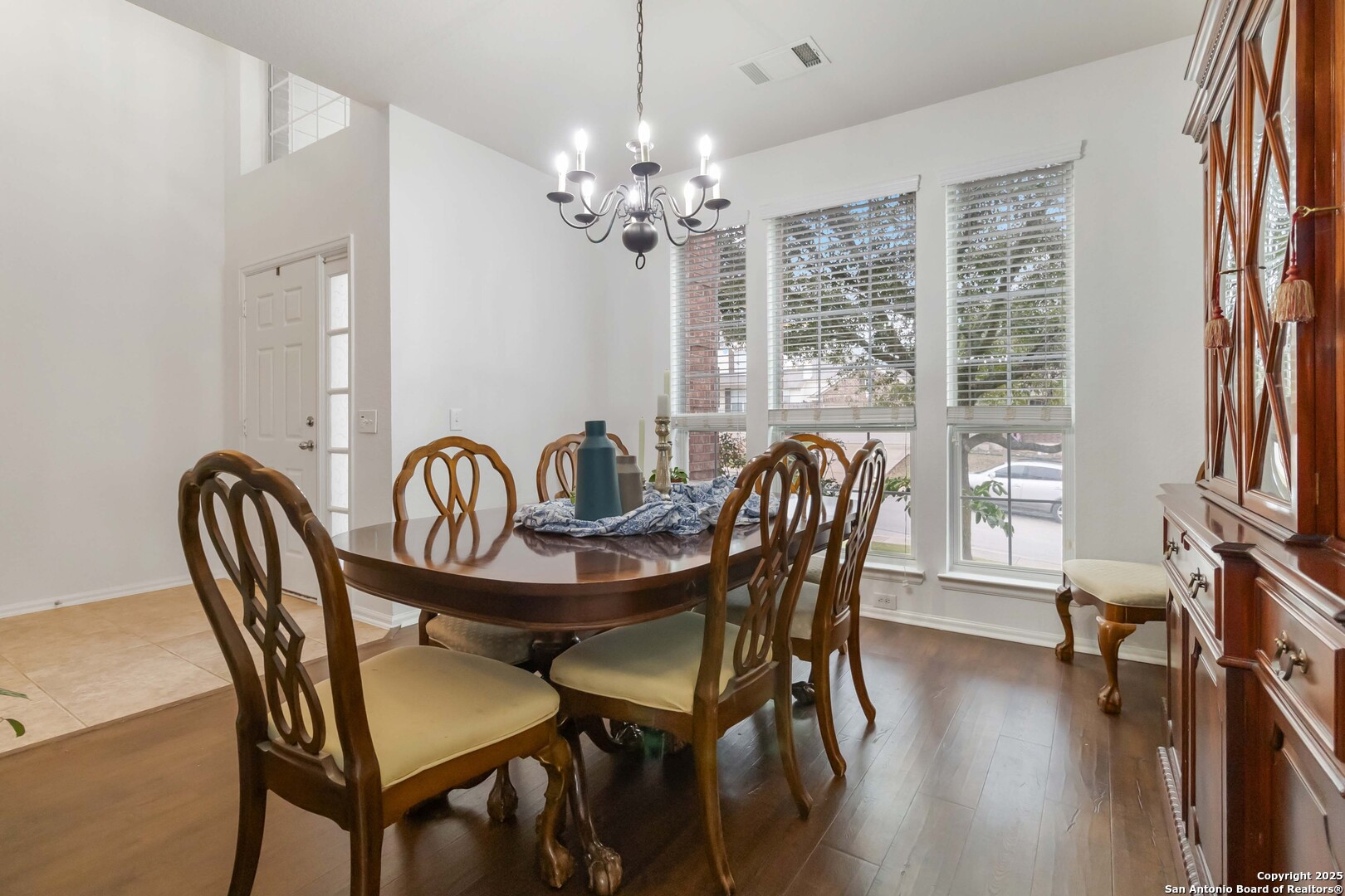 3627 Ashland Cliff
