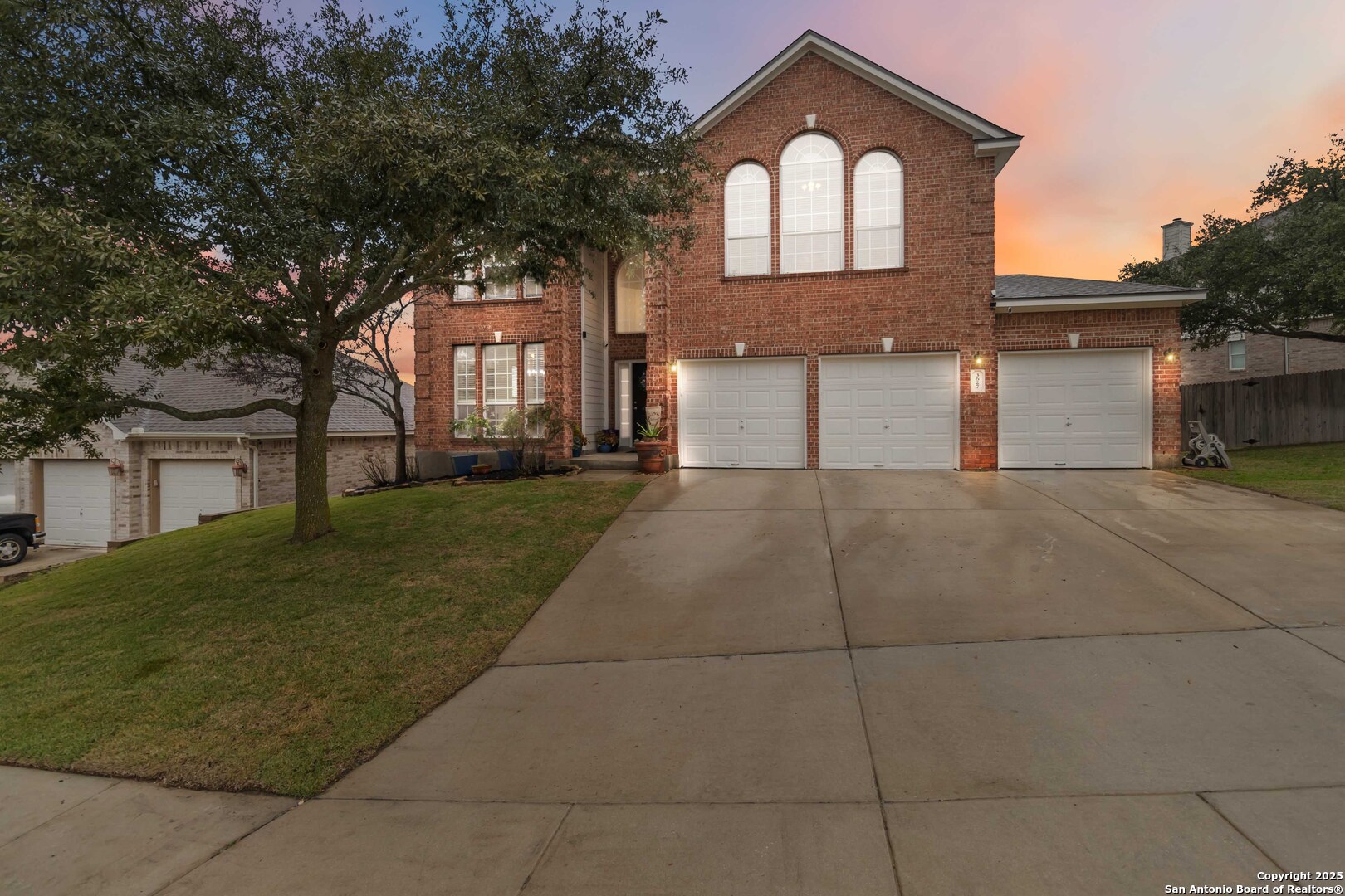3627 Ashland Cliff