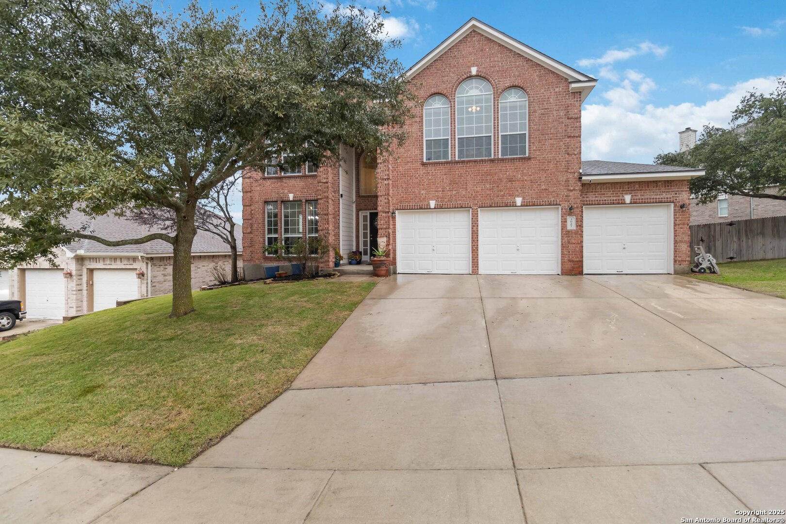 3627 Ashland Cliff