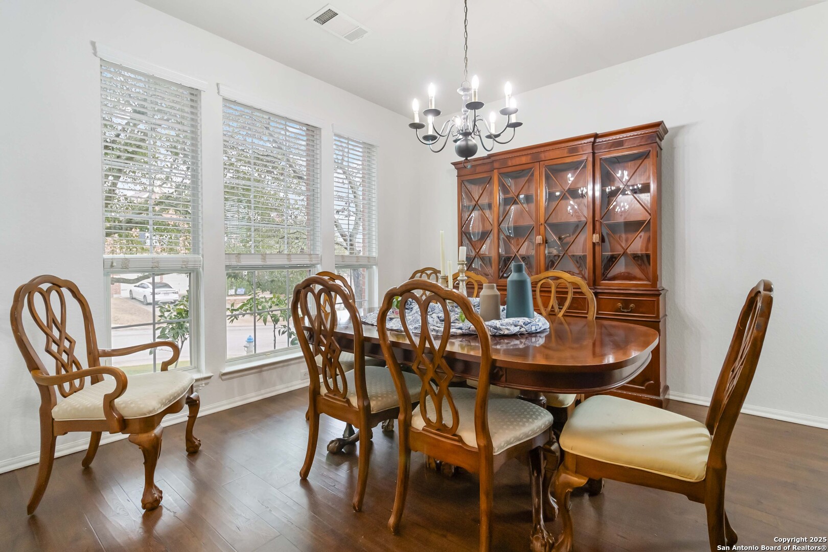 3627 Ashland Cliff