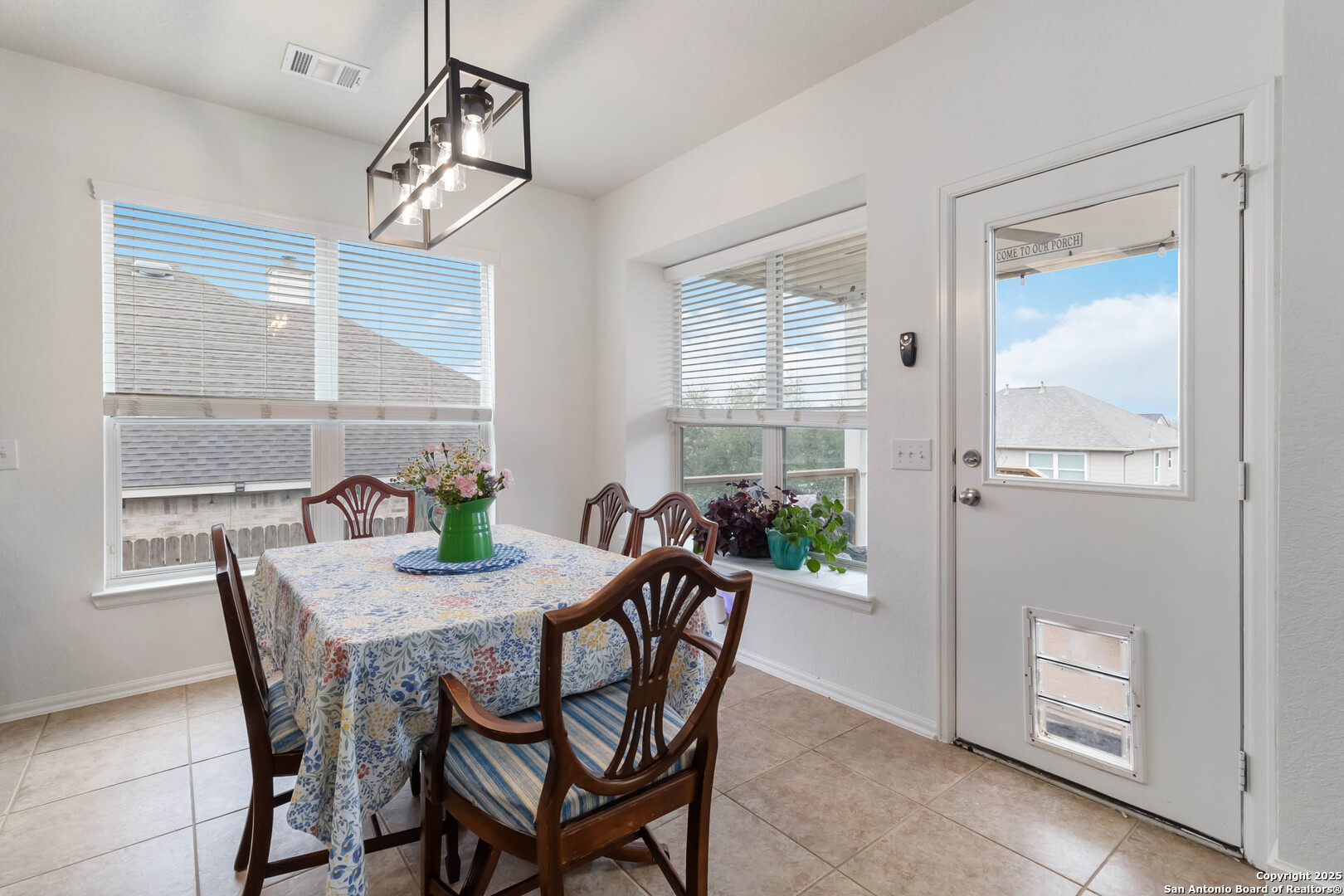 3627 Ashland Cliff