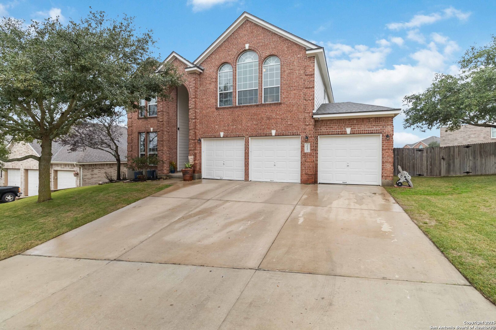 3627 Ashland Cliff