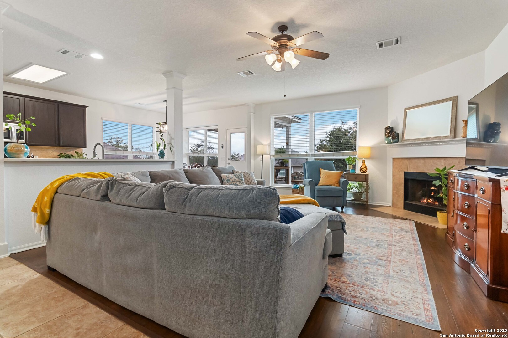 3627 Ashland Cliff