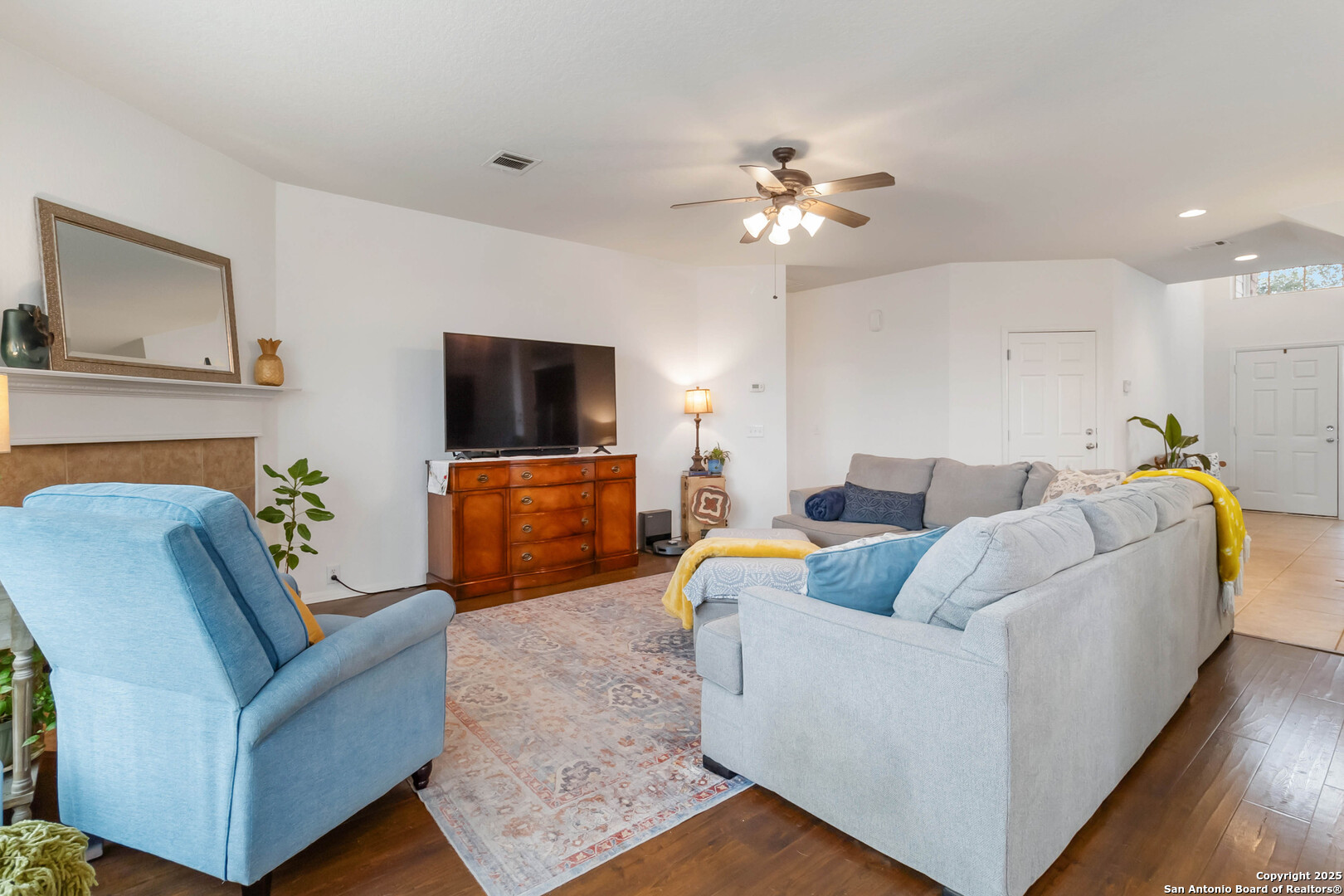 3627 Ashland Cliff