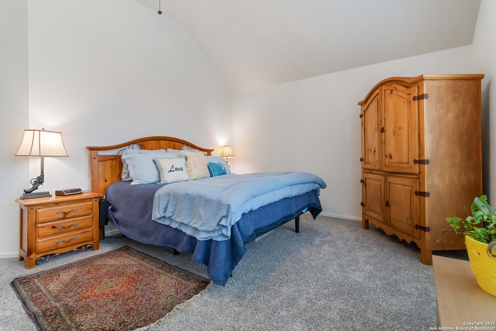 3627 Ashland Cliff