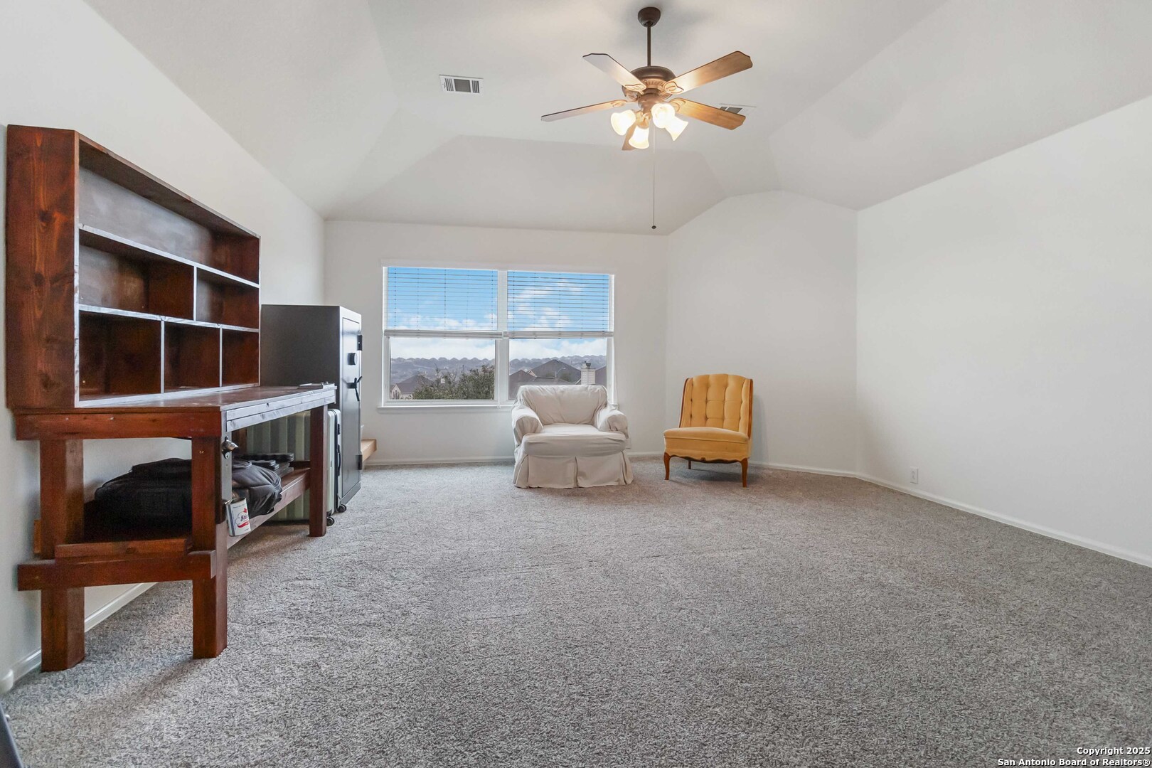 3627 Ashland Cliff