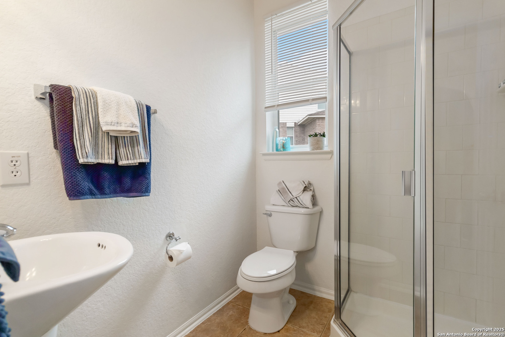 3627 Ashland Cliff