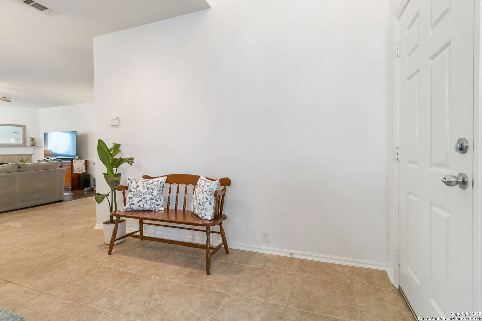 3627 Ashland Cliff